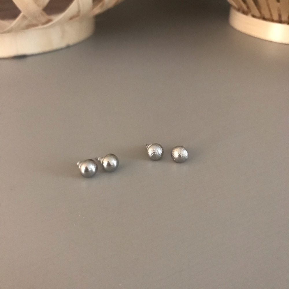 set of 2 silver studs